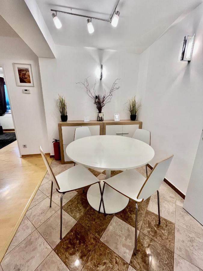Traum Apartment Mit Pool+Balkon Vienna Exterior photo